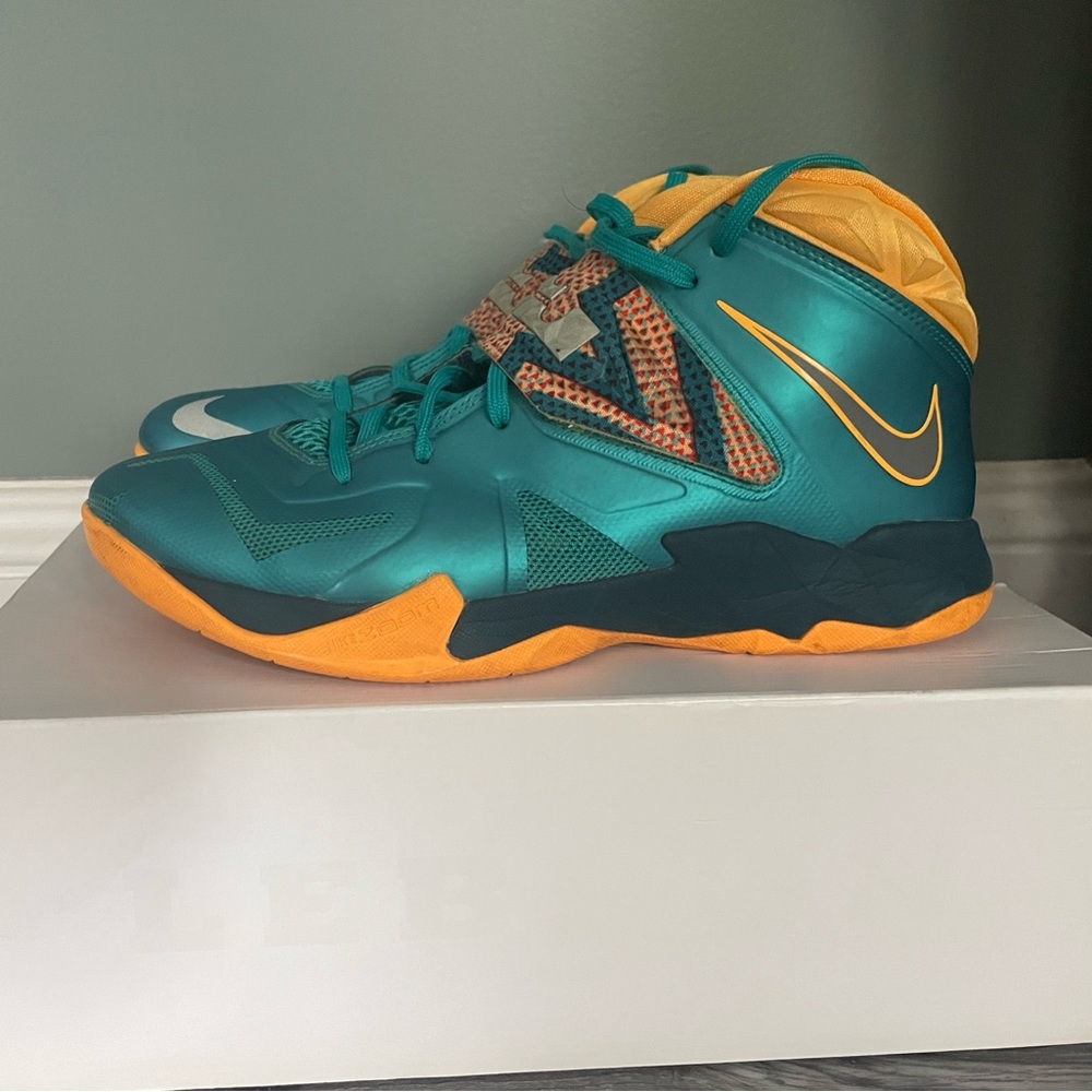 Nike Lebron Zoom Soldier 7 size 10